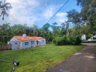 1107 NE 117th St, Biscayne Park, FL 33161