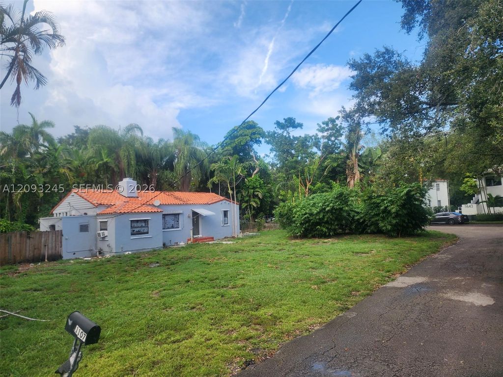 1107 NE 117th St, Biscayne Park, FL 33161
