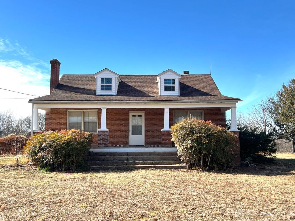 1358 S Coolwell Road, Madison Heights, VA 24572