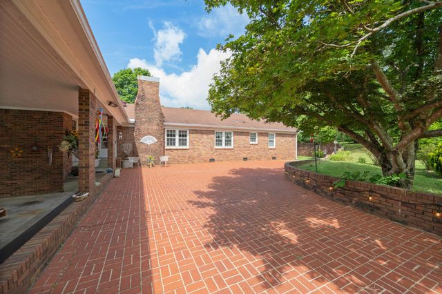 738 N Broad St, Lexington, TN 38351