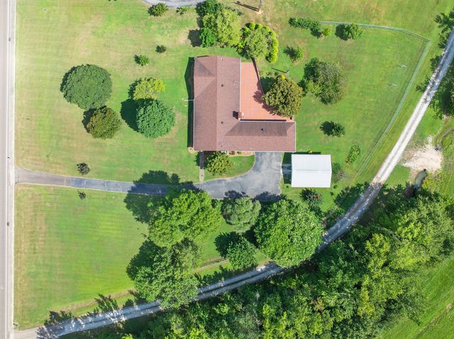 738 N Broad St, Lexington, TN 38351