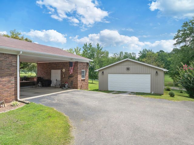 738 N Broad St, Lexington, TN 38351