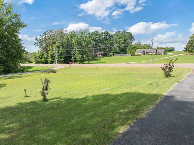 738 N Broad St, Lexington, TN 38351