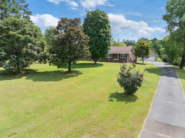 738 N Broad St, Lexington, TN 38351