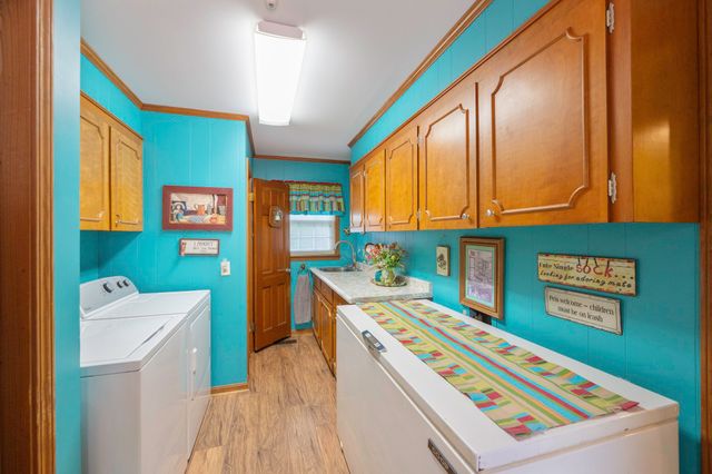 738 N Broad St, Lexington, TN 38351