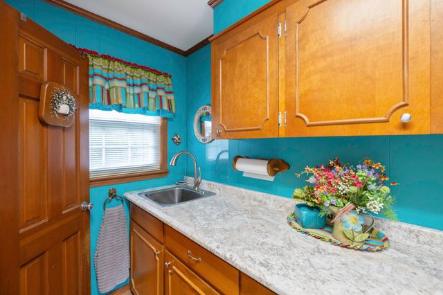 738 N Broad St, Lexington, TN 38351