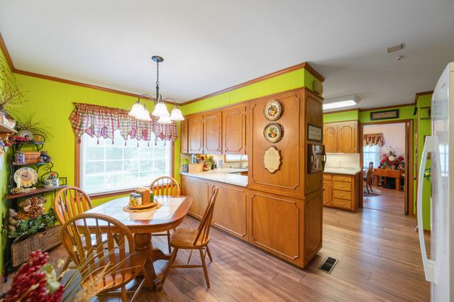 738 N Broad St, Lexington, TN 38351