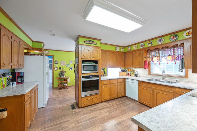 738 N Broad St, Lexington, TN 38351