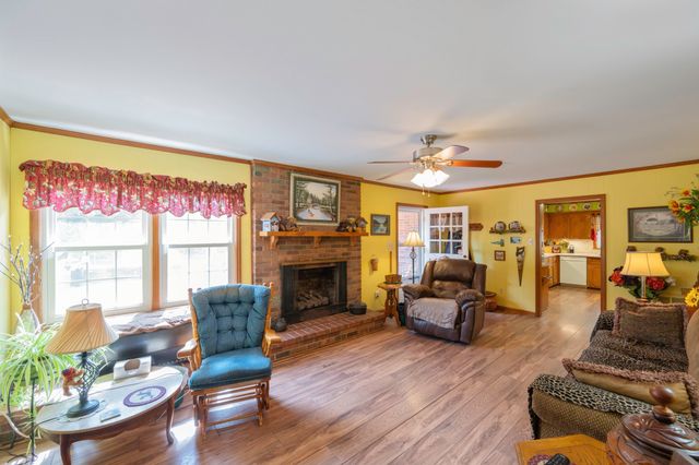 738 N Broad St, Lexington, TN 38351