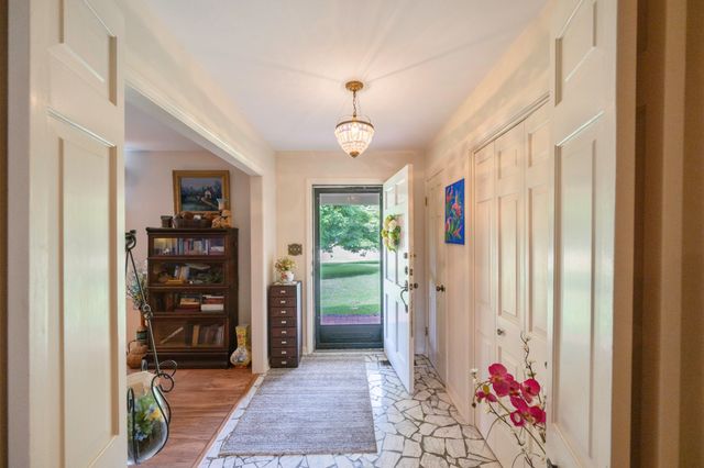 738 N Broad St, Lexington, TN 38351