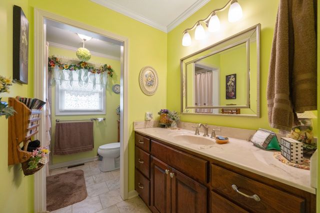 738 N Broad St, Lexington, TN 38351