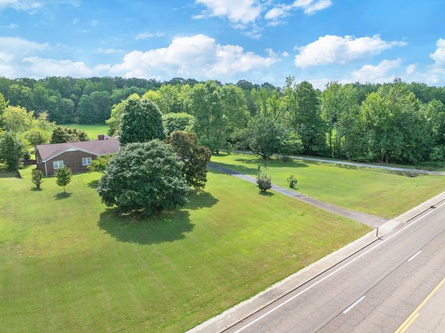 738 N Broad St, Lexington, TN 38351