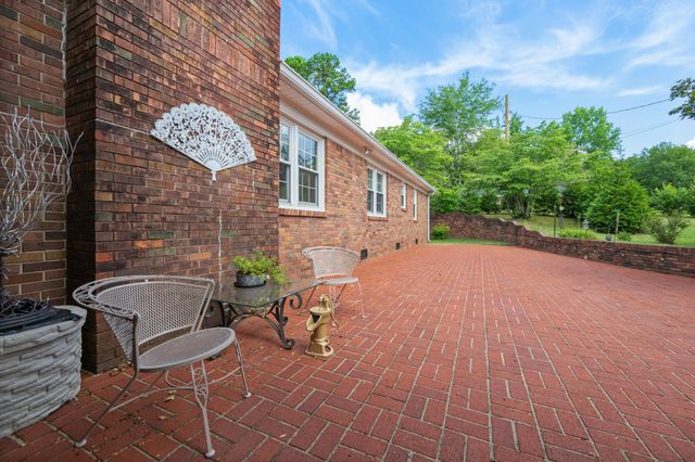 738 N Broad St, Lexington, TN 38351