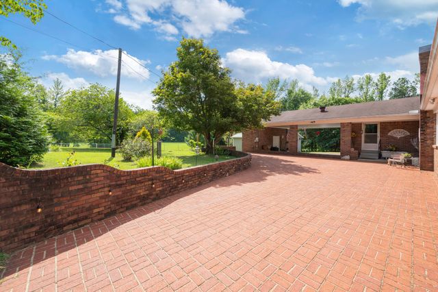 738 N Broad St, Lexington, TN 38351