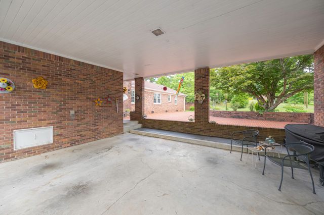 738 N Broad St, Lexington, TN 38351