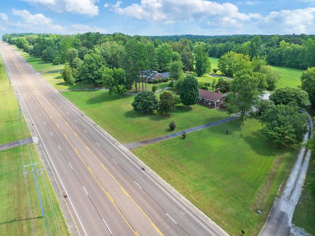 738 N Broad St, Lexington, TN 38351