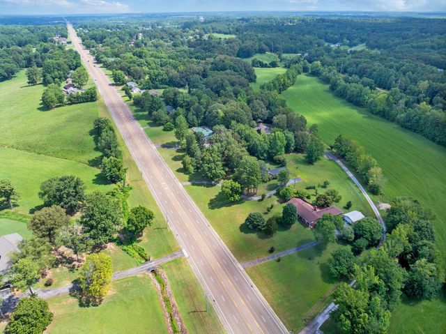 738 N Broad St, Lexington, TN 38351