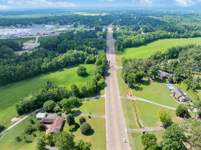 738 N Broad St, Lexington, TN 38351