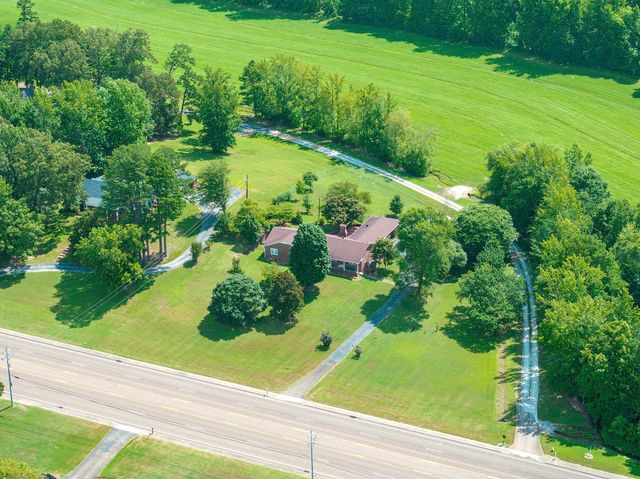 738 N Broad St, Lexington, TN 38351