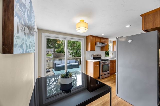33 Lakefield Rd, Yarmouth, MA 02664