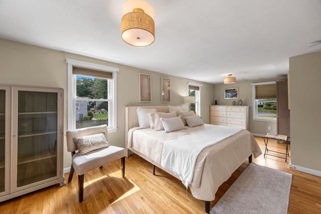 33 Lakefield Rd, Yarmouth, MA 02664