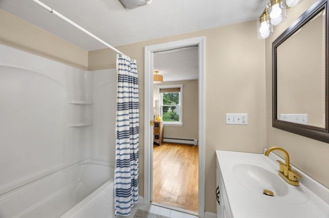 33 Lakefield Rd, Yarmouth, MA 02664