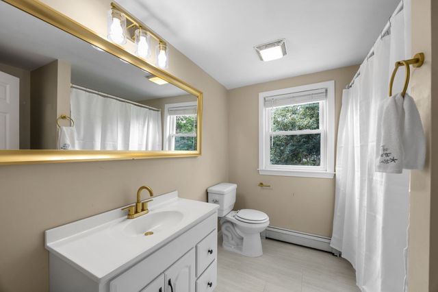 33 Lakefield Rd, Yarmouth, MA 02664