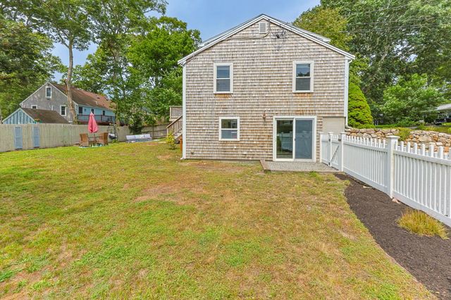 33 Lakefield Rd, Yarmouth, MA 02664