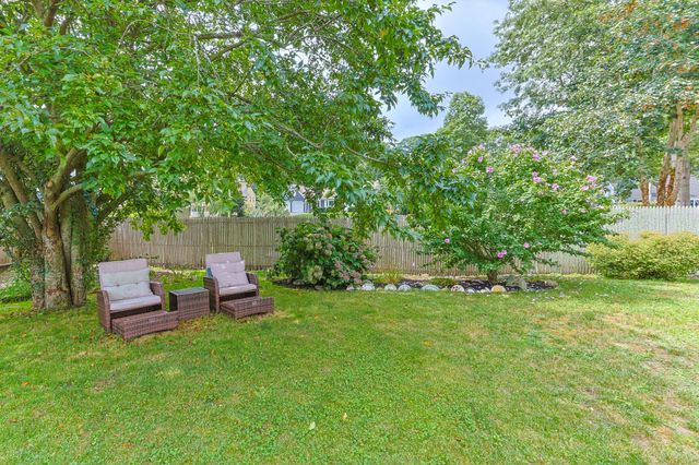 33 Lakefield Rd, Yarmouth, MA 02664