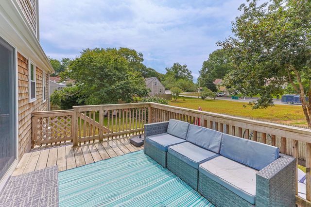33 Lakefield Rd, Yarmouth, MA 02664