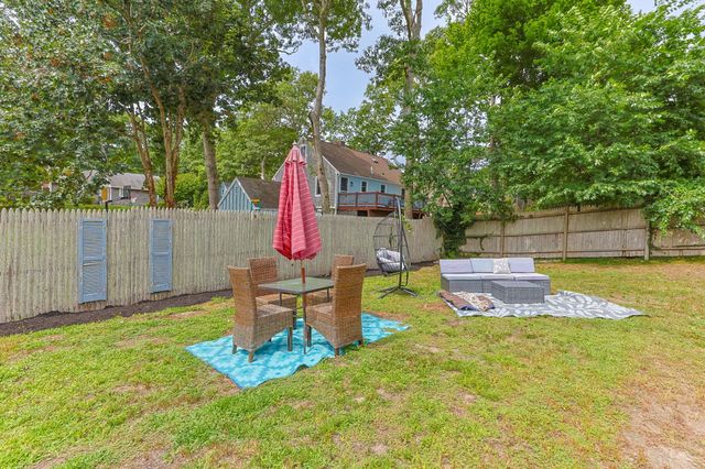 33 Lakefield Rd, Yarmouth, MA 02664