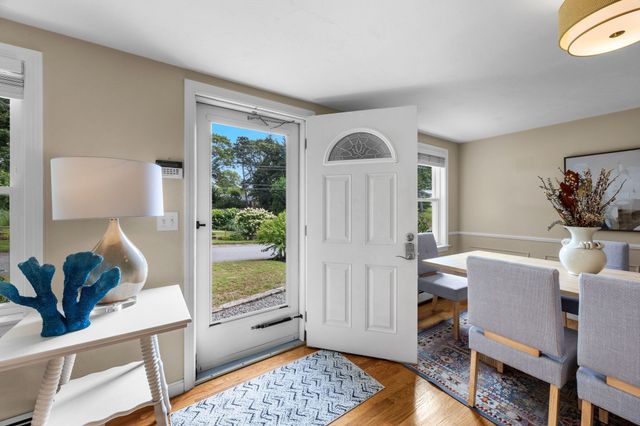 33 Lakefield Rd, Yarmouth, MA 02664