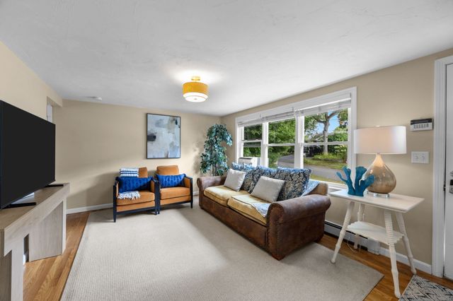 33 Lakefield Rd, Yarmouth, MA 02664