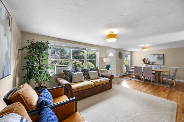 33 Lakefield Rd, Yarmouth, MA 02664