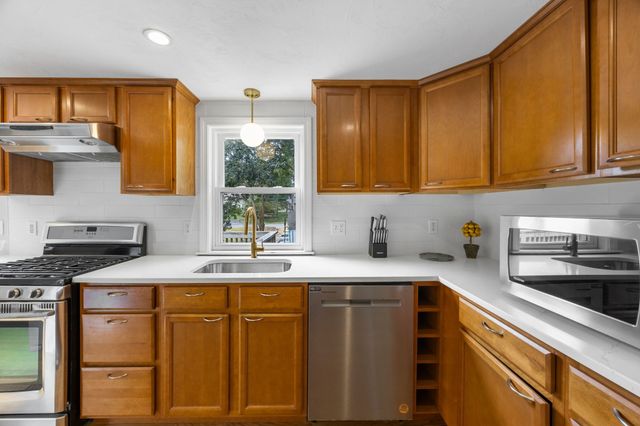 33 Lakefield Rd, Yarmouth, MA 02664