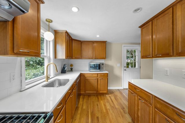 33 Lakefield Rd, Yarmouth, MA 02664