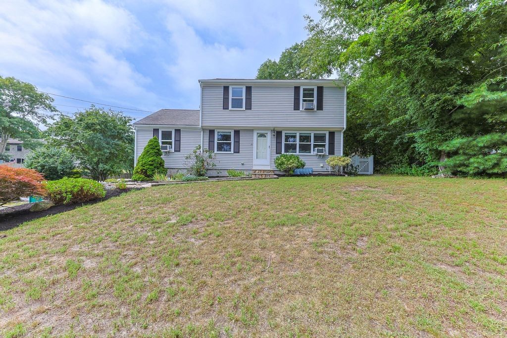 33 Lakefield Rd, Yarmouth, MA 02664