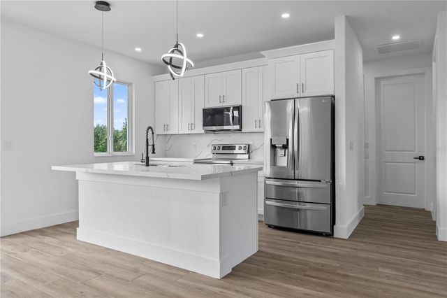 10071 KINGSVILLE DRIVE, Port Charlotte, FL 33981