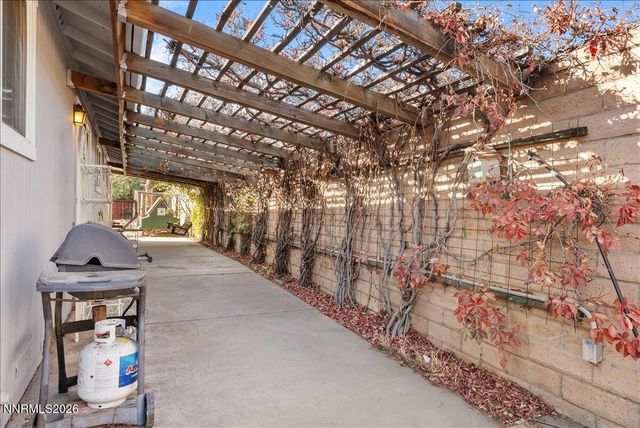 320 E Gault Way, Sparks, NV 89431