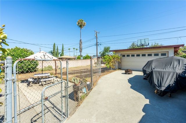 1454 W J, Ontario, CA 91762