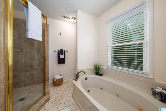 6040 WOODVALE ROAD, Helena, AL 35080