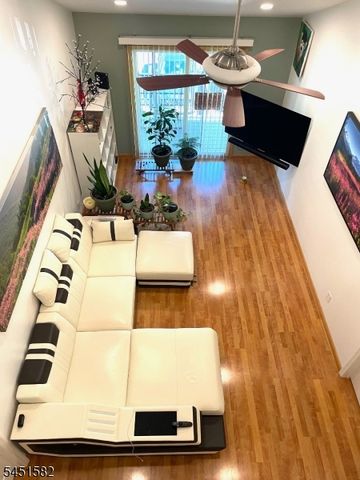 122 Cambridge Ct 122, Clifton City, NJ 07014
