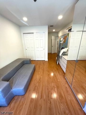 122 Cambridge Ct 122, Clifton City, NJ 07014