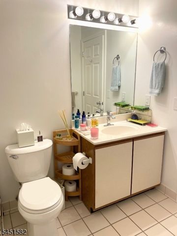 122 Cambridge Ct 122, Clifton City, NJ 07014
