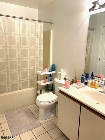 122 Cambridge Ct 122, Clifton City, NJ 07014