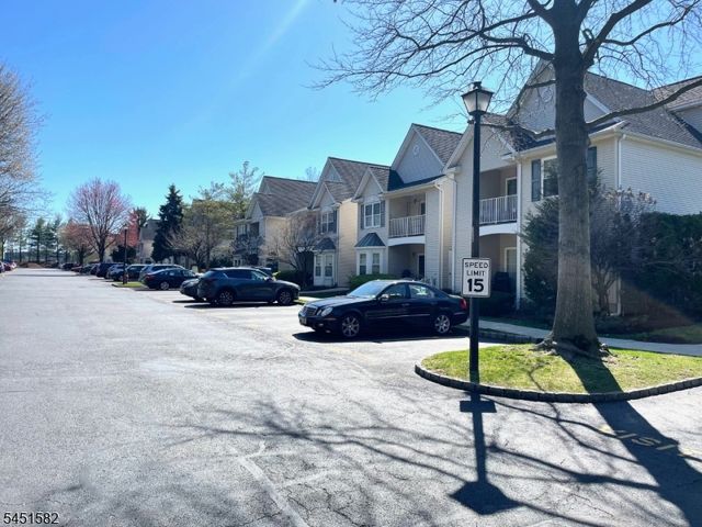 122 Cambridge Ct 122, Clifton City, NJ 07014