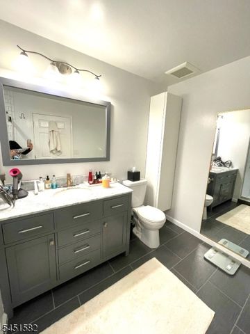 122 Cambridge Ct 122, Clifton City, NJ 07014