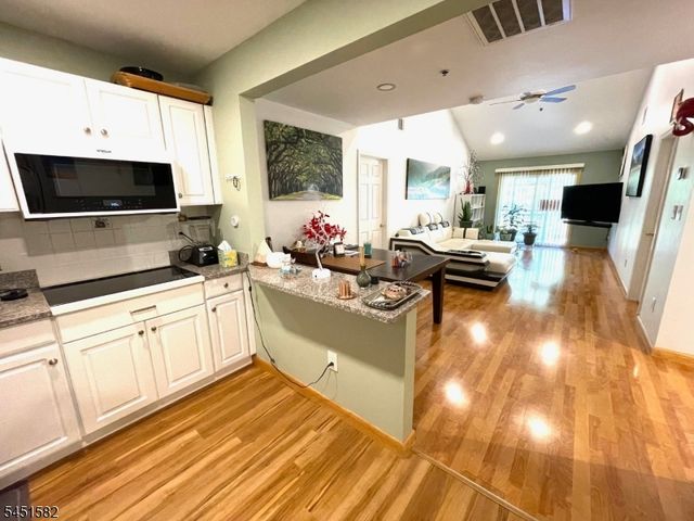 122 Cambridge Ct 122, Clifton City, NJ 07014