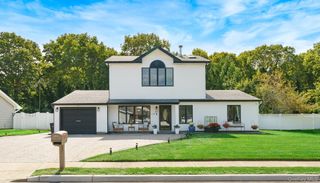 102 Inverness Road, Holbrook, NY 11741