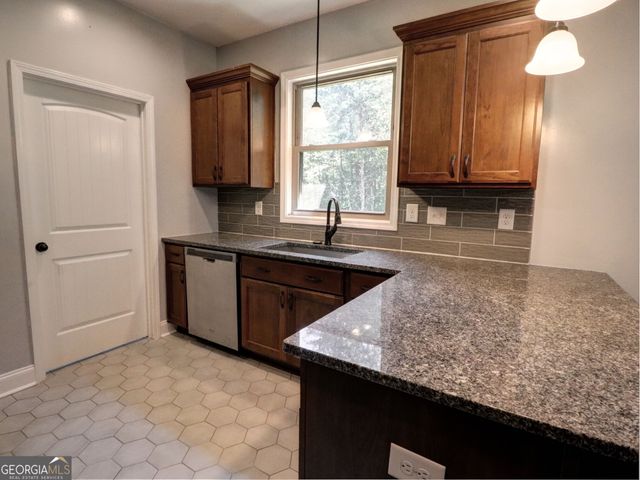 294 Rainbow Circle, Cleveland, GA 30528